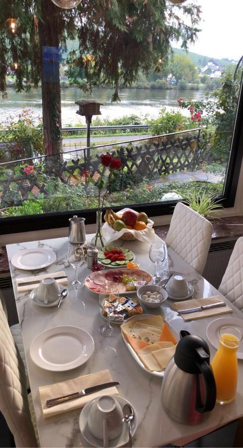 Hotel Gonzlay トラーベン・トラールバッハ エクステリア 写真