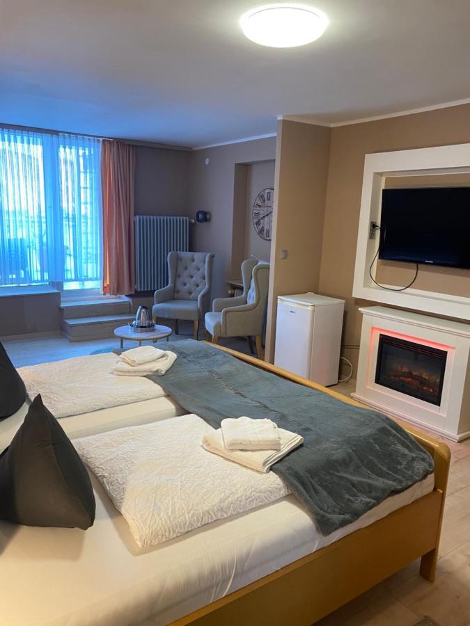 Hotel Gonzlay トラーベン・トラールバッハ エクステリア 写真